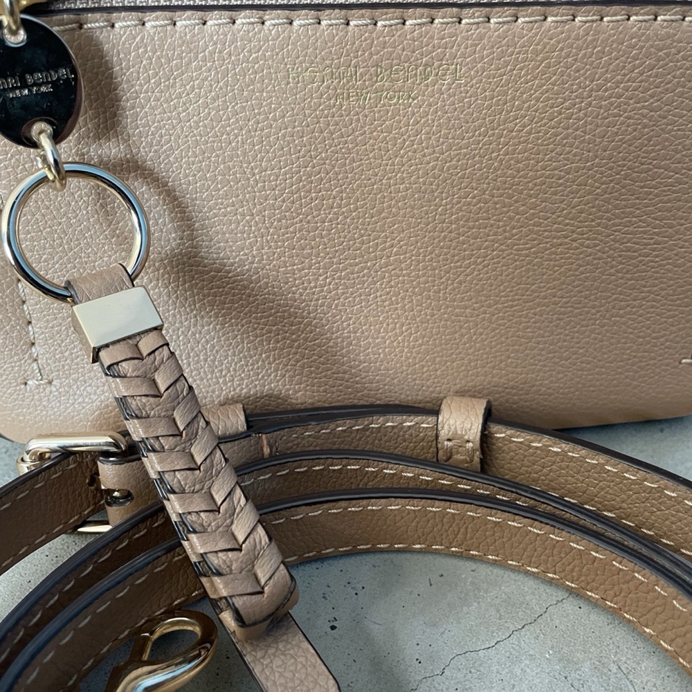 Henri Bendel Pebbled Leather Camera Crossbody Bag Beige Neutral Gold Hardware - Picture 4 of 12